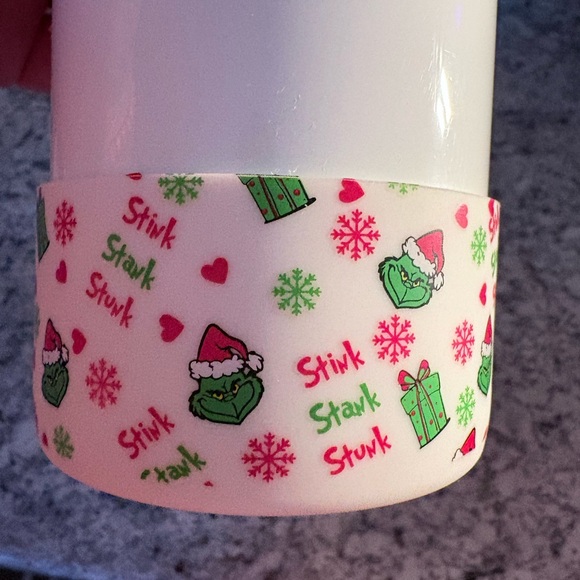 Stanley 40 oz Mistletoe Quencher with red dyed lid - Picture 3 of 4